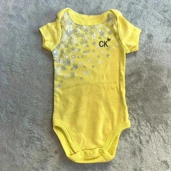 ⭐️Host Pick⭐️ Calvin Klein - 4 piece bundle. Size 0-3/3-6  month - Picture 2 of 8